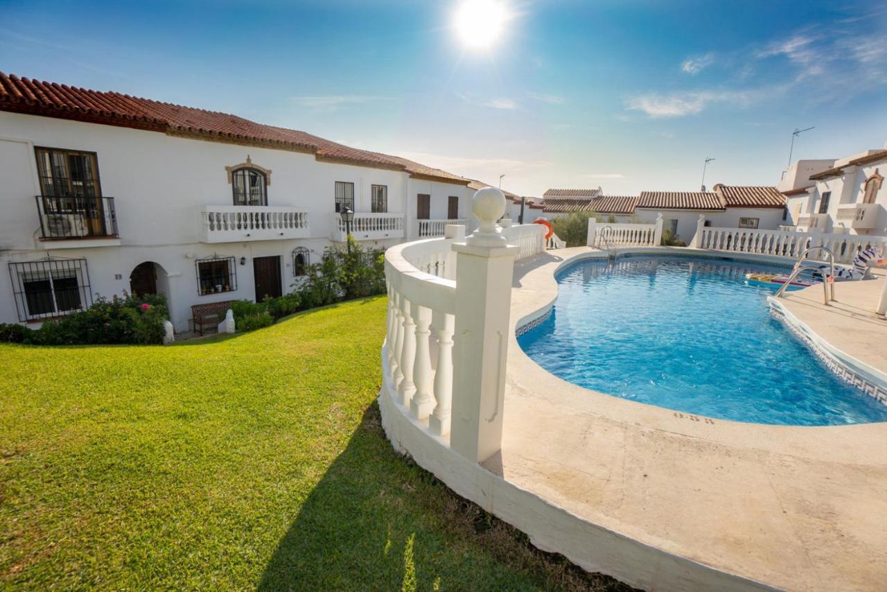 Hacienda 19 Menyber Apartment Nerja Exterior foto